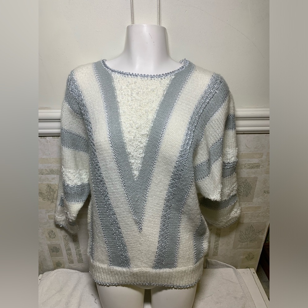 Size M knitted sweater